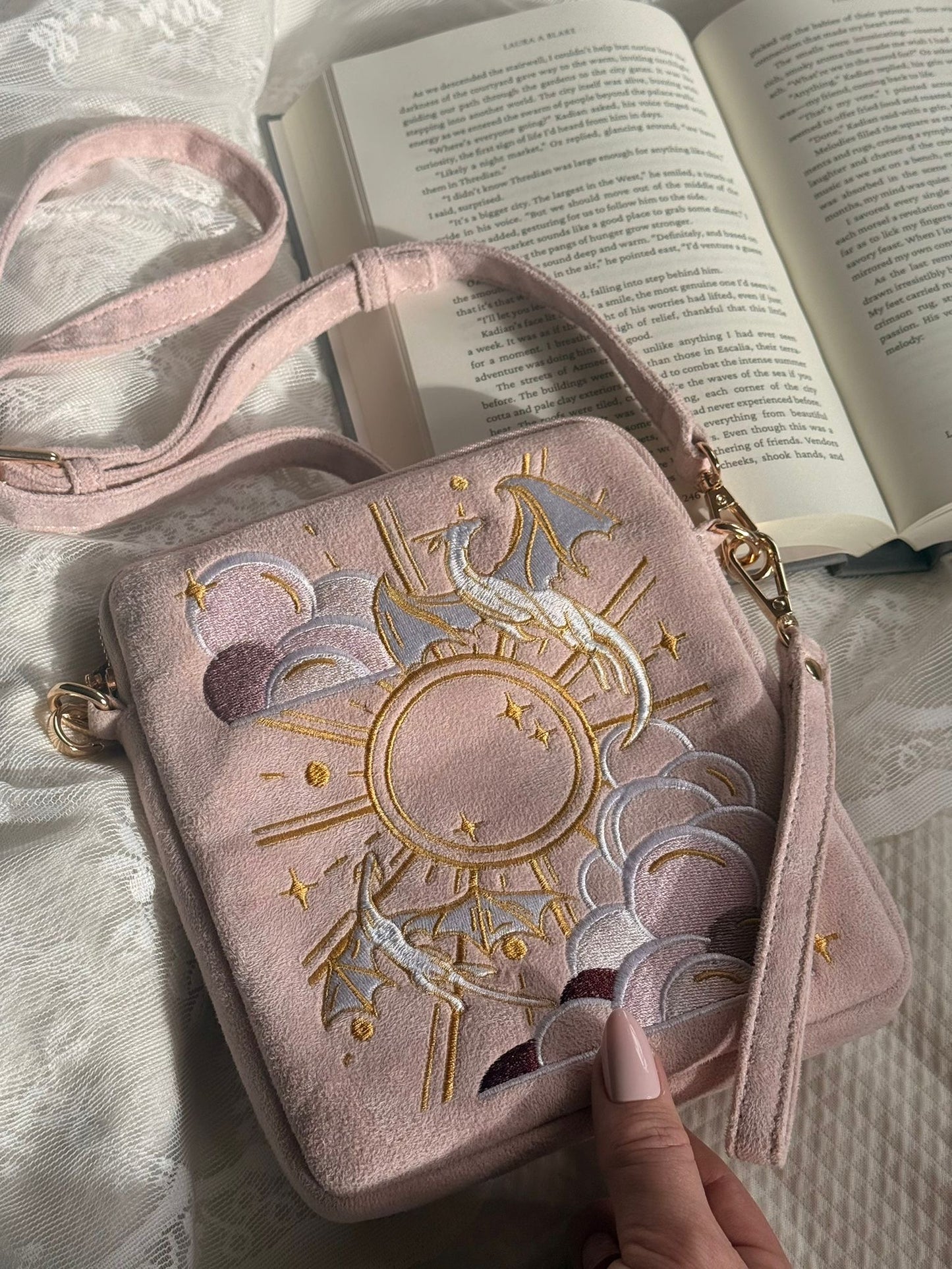 PRE-ORDER Dragonheart Pink Luxe E-Reader Carrier Bag